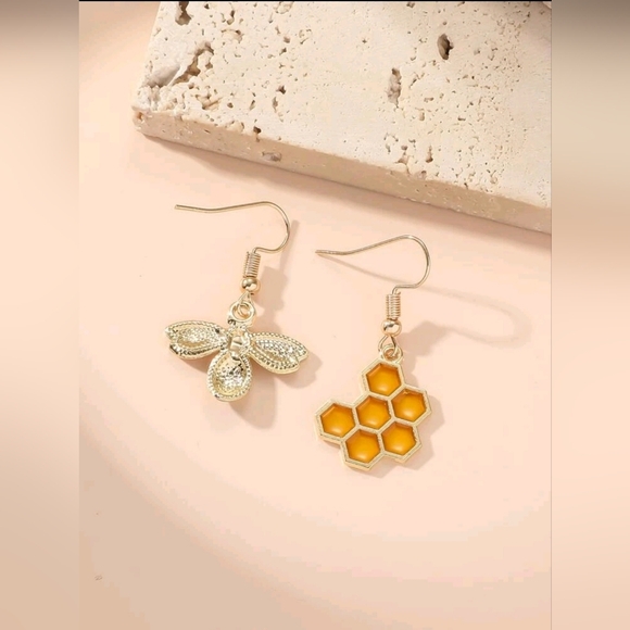 Bee & Honeycomb Decor Mismatched Drop Earrings- Zinc Alloy/Iron Alloy - Picture 4 of 6